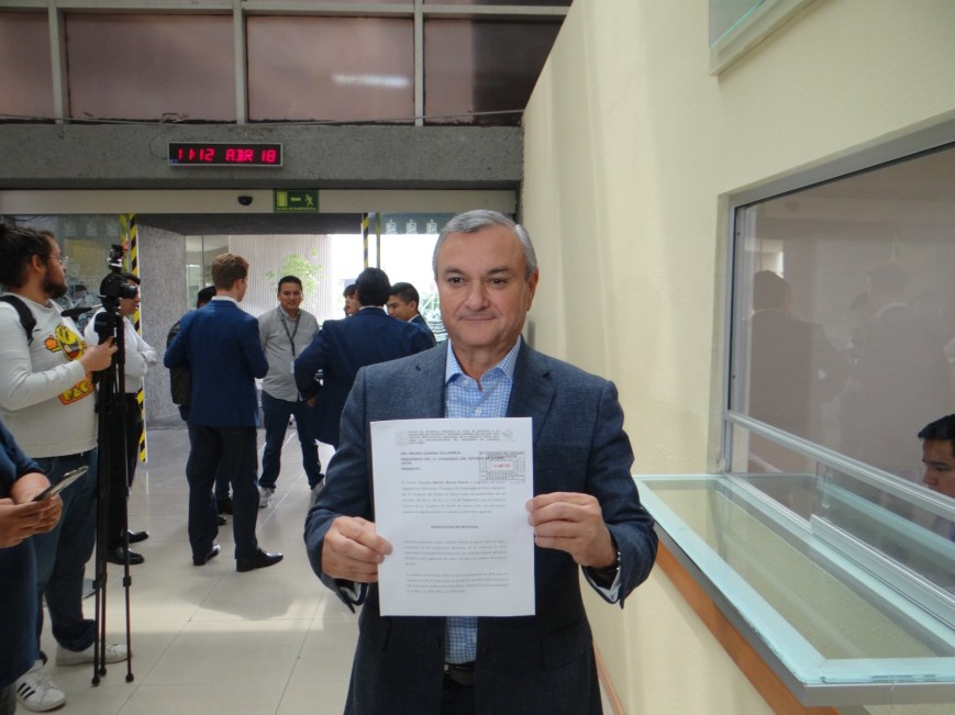 Busca Héctor García presupuesto para proteger escuelas