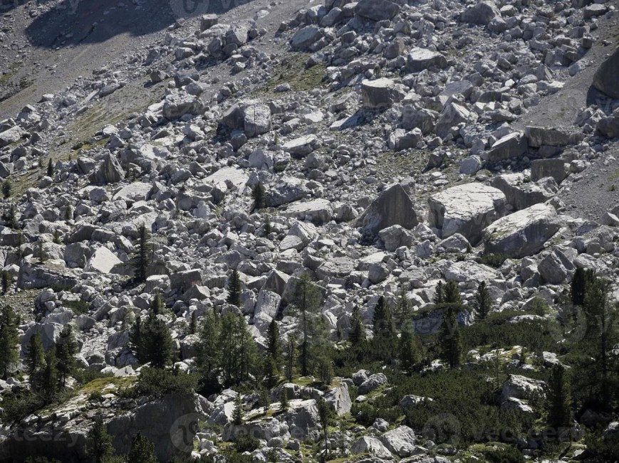 Sorprende avalancha de piedras en el Cerro del Topo Chico