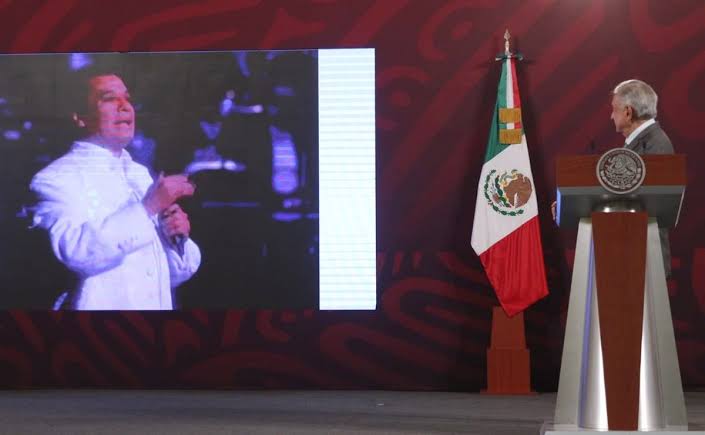 Por puro gusto, AMLO pone a Juan Gabriel en la mañanera
