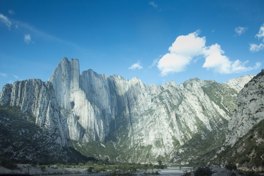 Muere mujer tras caer en La Huasteca