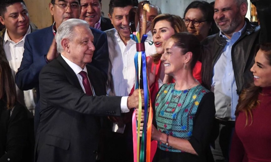 AMLO entrega el Bastón de Mando a Claudia Sheinbaum