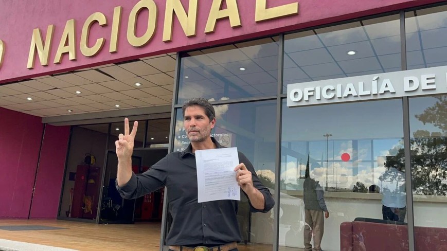 Eduardo Verastegui se registra como candidato independiente a la presidencia