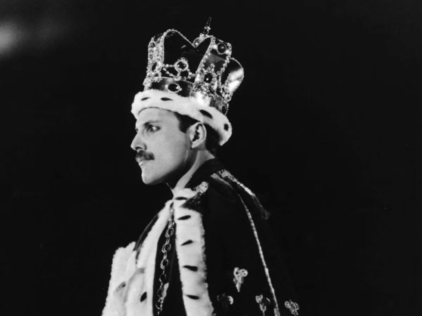 Subastarán la icónica corona de Freddie Mercury