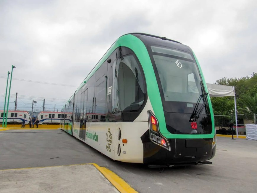 Presentan nuevos vagones para la línea 5 del Metro y Ecovía