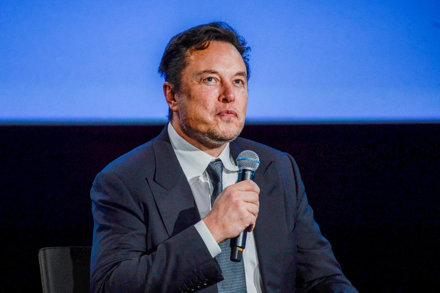 Elon Musk «duda» sobre instalar su gigafactory en México