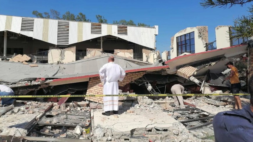 Colapsa iglesia durante bautizo. Hay 5 muertos