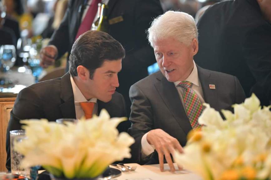 Bill Clinton sugiere a Samuel García lanzarse por la presidencia
