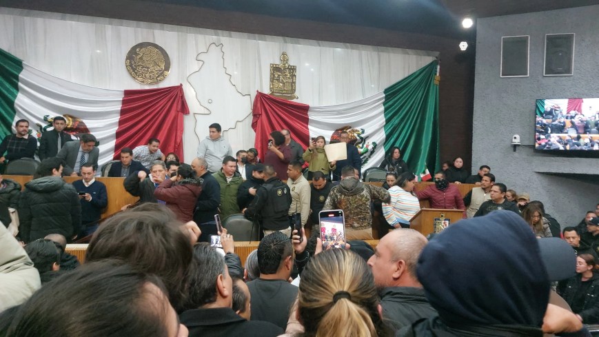Estalla zafarrancho en Congreso; nombran a Luis Orozco como interino