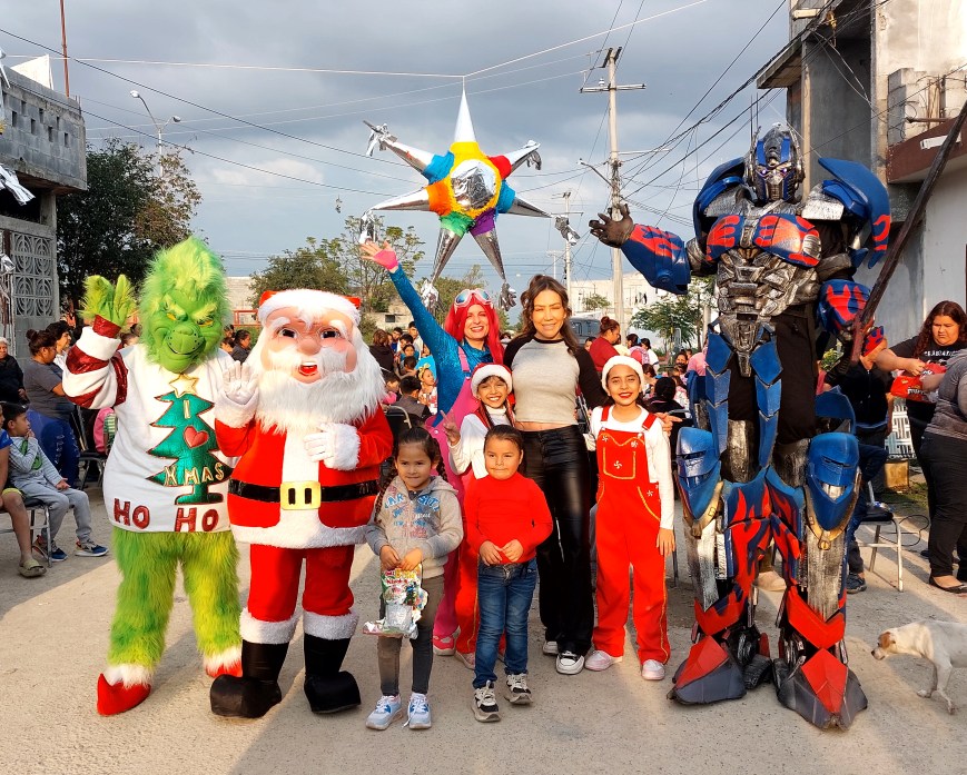 Elizabeth Barcenas lleva diversión y alegría a niños de Juárez