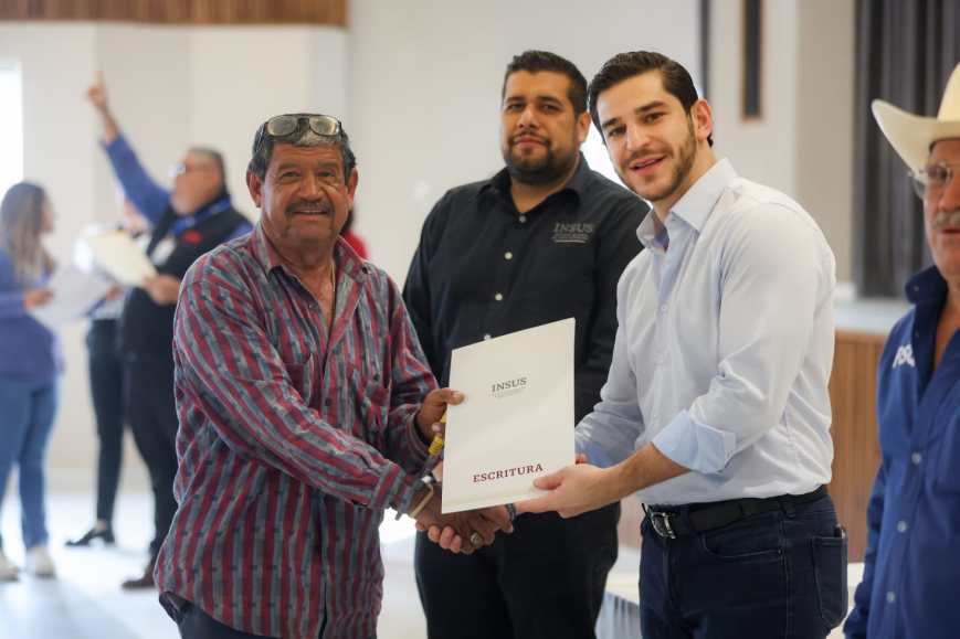 ¡Regalo Navideño! Pesquería entrega escrituras a 43 familias