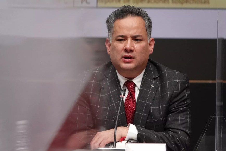 Defensa de Cabeza de Vaca acusa a Santiago Nieto de falsear documentos