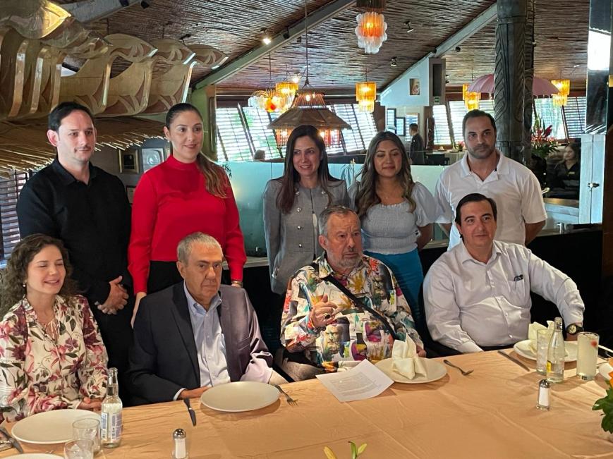 Mauricio Fernández presenta su planilla en San Pedro