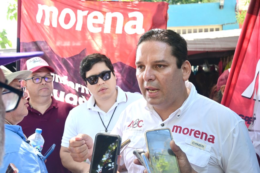 Arturo Benavides promete apoyos en titulación y cursos para universitarios