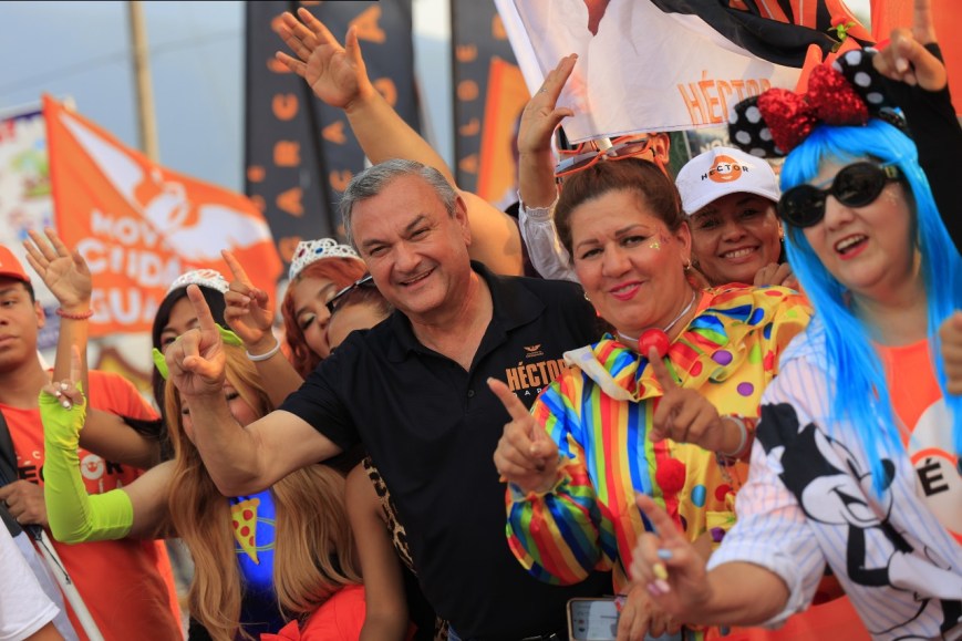 Héctor García festeja a lo grande a niños de Guadalupe