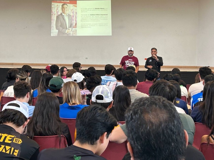 Víctor David Guerrero presenta sus propuestas en el TecMilenio