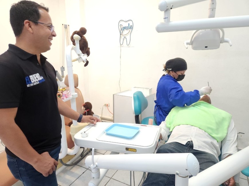 Va Héctor Castillo por Clínica Gratuita para Santa Catarina