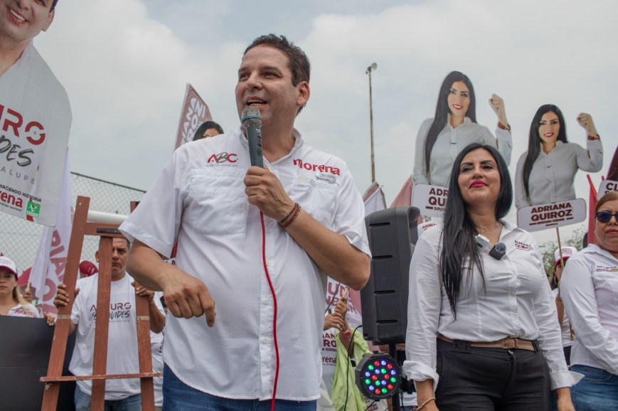 Arturo Benavides promete apoyos permanentes a los maestros