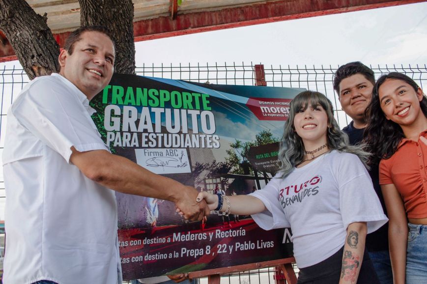 Va Arturo Benavides por transporte gratuito para futuros profesionistas