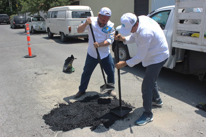 Intensifica Luis Ángel Benavides bacheo en Linda Vista