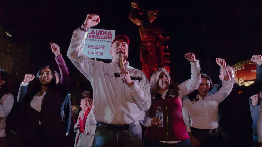 Waldo Fernández y Judith Díaz rinden homenaje a los trabajadores del Estado