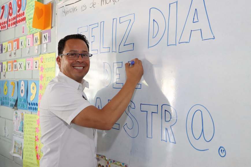 Va Héctor Castillo por un trabajo colaborativo con el magisterio