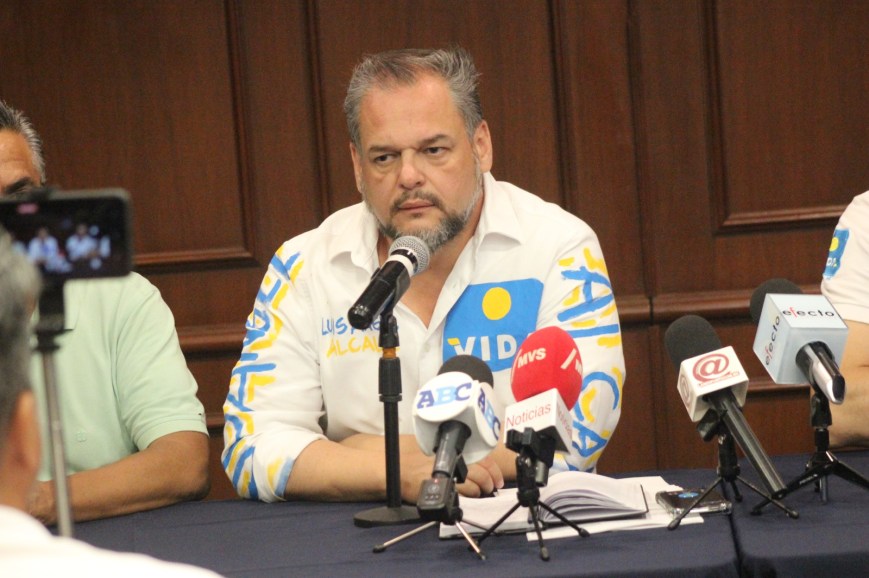 Atacan a balazos comité de Luis Ángel Benavides