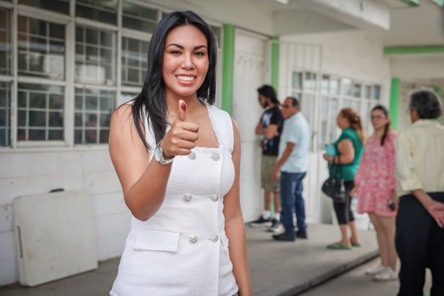 Ale Morales emite su voto
