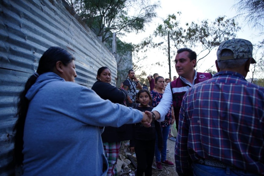 Se solidariza Manuel Guerra con vecinos afectados por incendio