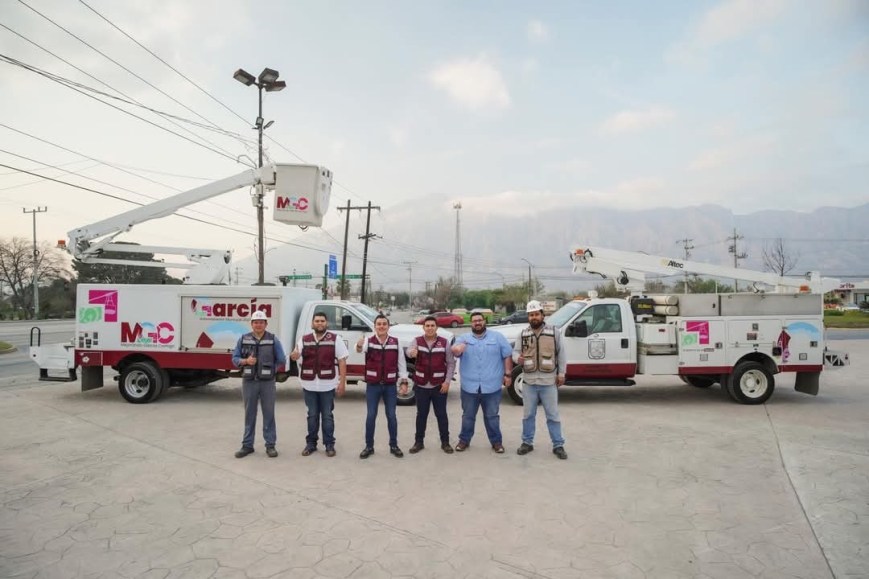 Refuerza García su alumbrado público con nuevas unidades