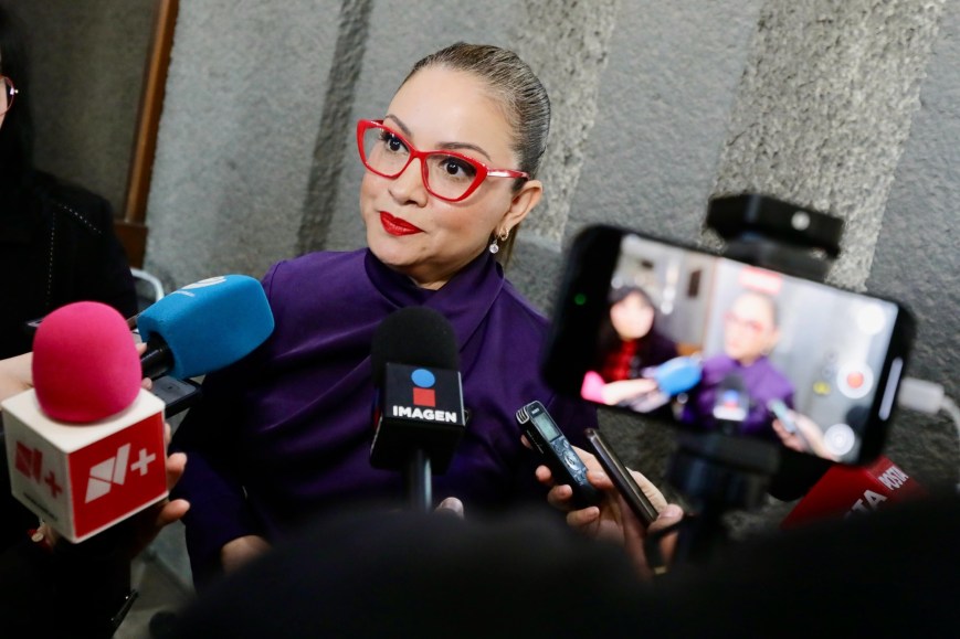 Avanza reforma para reducir la edad mínima para ser funcionario