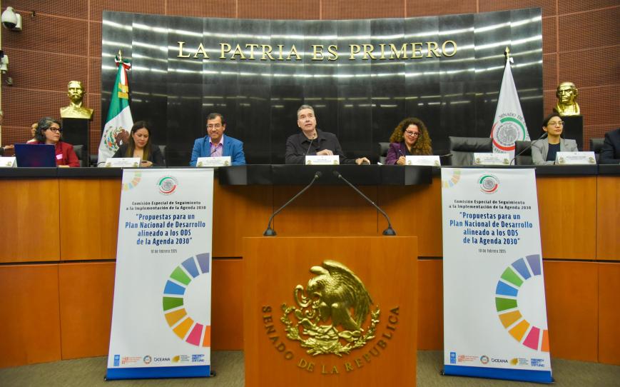 Waldo Fernández modera mesa sobre acciones climáticas en el Senado