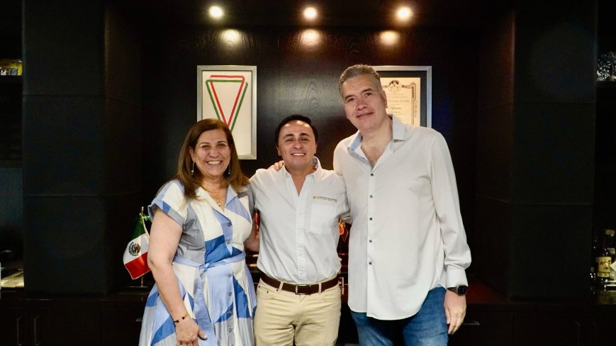 Celebrando Senadores de NL designación de Jorge Villafranca en el Centro SICT