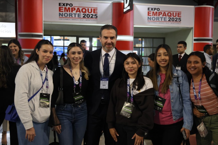 Recorre Adrián de la Garza el festival para emprendedores INC MTY