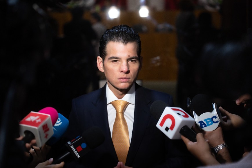 Celebra Flores Serna la llegada de nuevos trenes a Metrorrey