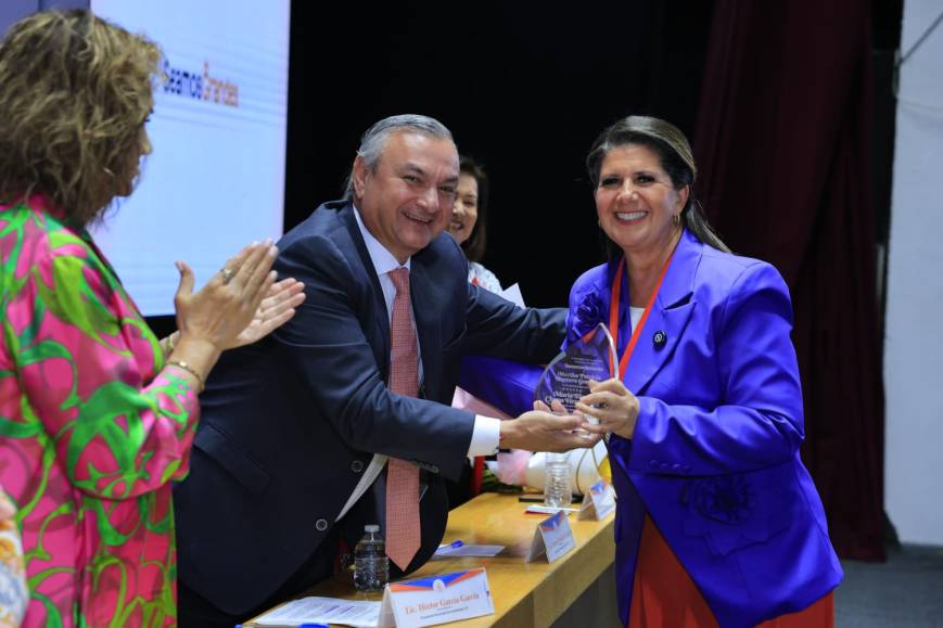 Entrega Guadalupe la Presea «María Elena Chapa»