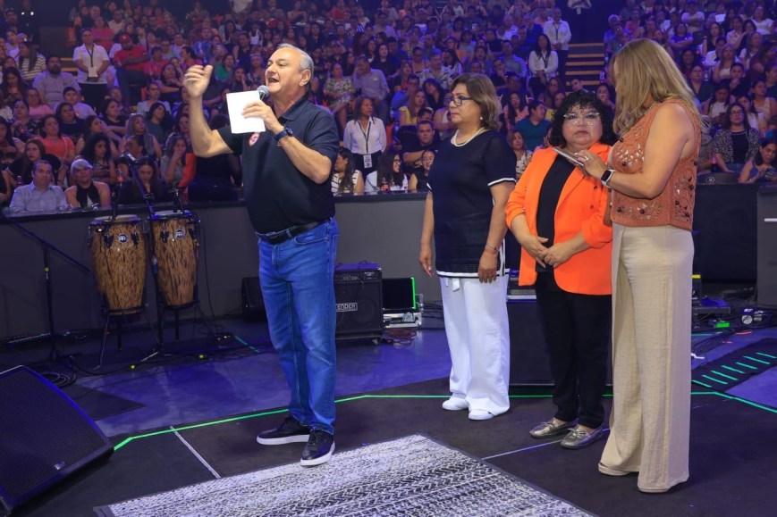 Festejan a lo grande a maestros de Guadalupe