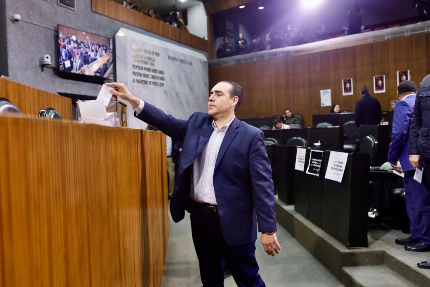 Llama Heriberto Treviño a votar libre durante la elección judicial