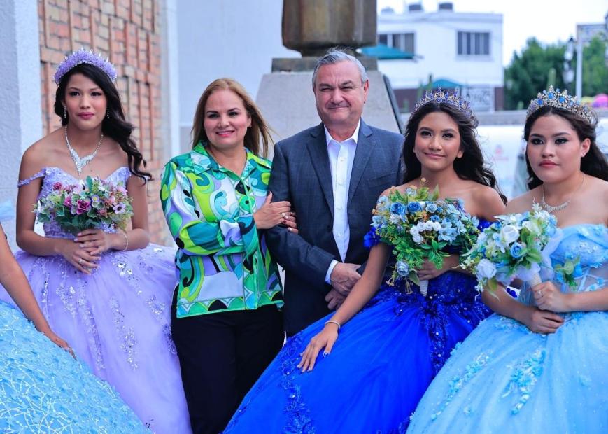 Celebran a lo grande a 13 jóvenes de Guadalupe por su XV años