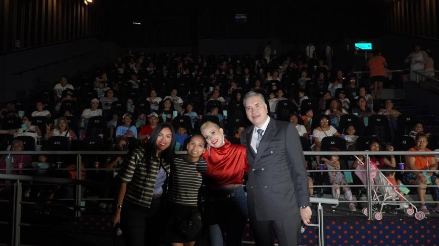 Acompaña Waldo Fernández a familias de Guadalupe en función de cine infantil