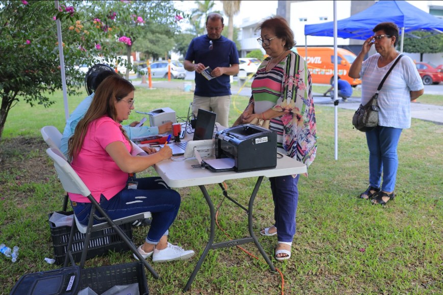 Instala Guadalupe brigadas de predial con descuentos en colonias
