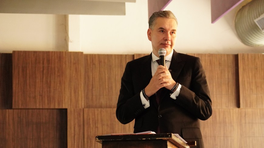 Insta Waldo Fernández a egresados a ser buenos mexicanos