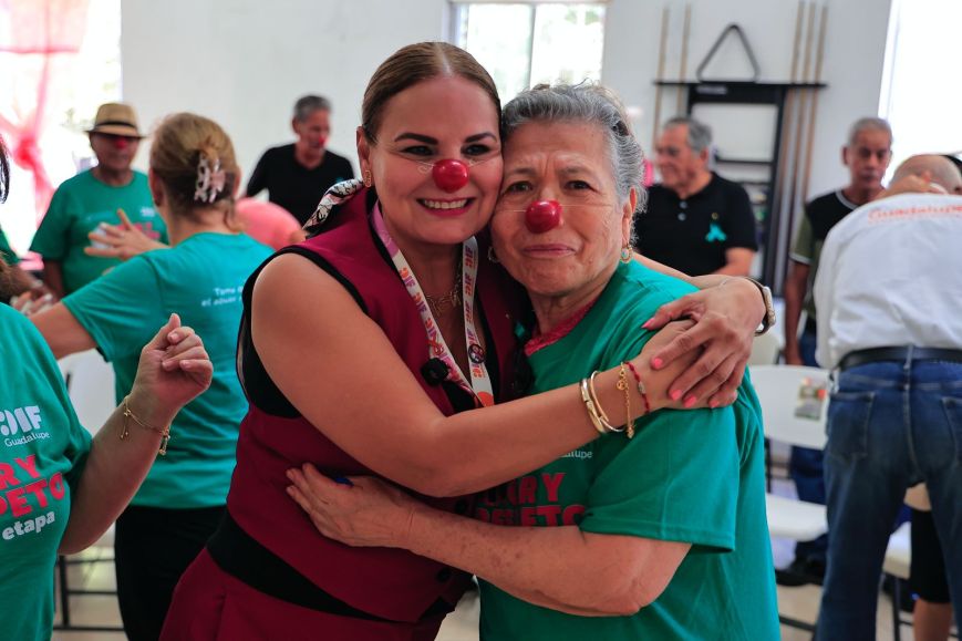 Imparten risoterapia a personas mayores de Guadalupe