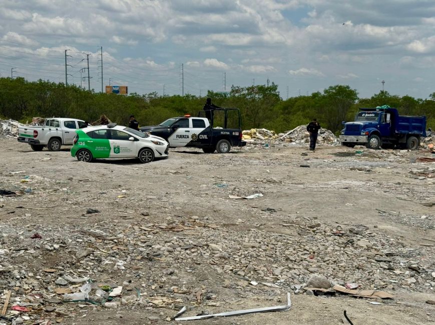 Arrestan a dos hombres que descargaban escombro en brecha de Juárez