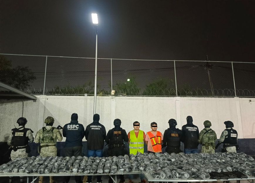 Capturan a dos con más de 193 paquetes de cristal en Escobedo