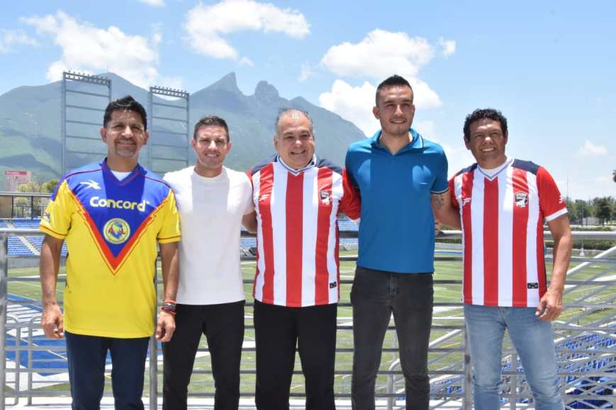 Calientan ex futbolistas Clásicos de Leyendas