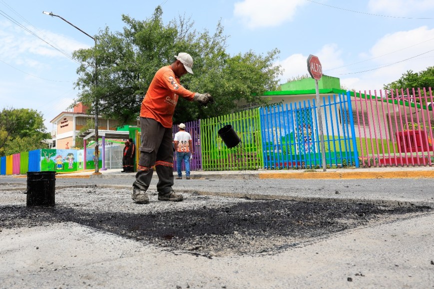 Intensifica Guadalupe labores de bacheo en colonias con mayor afectación
