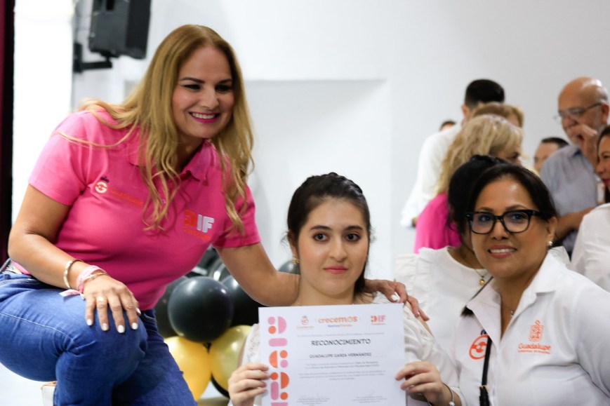 Se gradúan 14 personas con discapacidad en Taller de Panadería del DIF Guadalupe