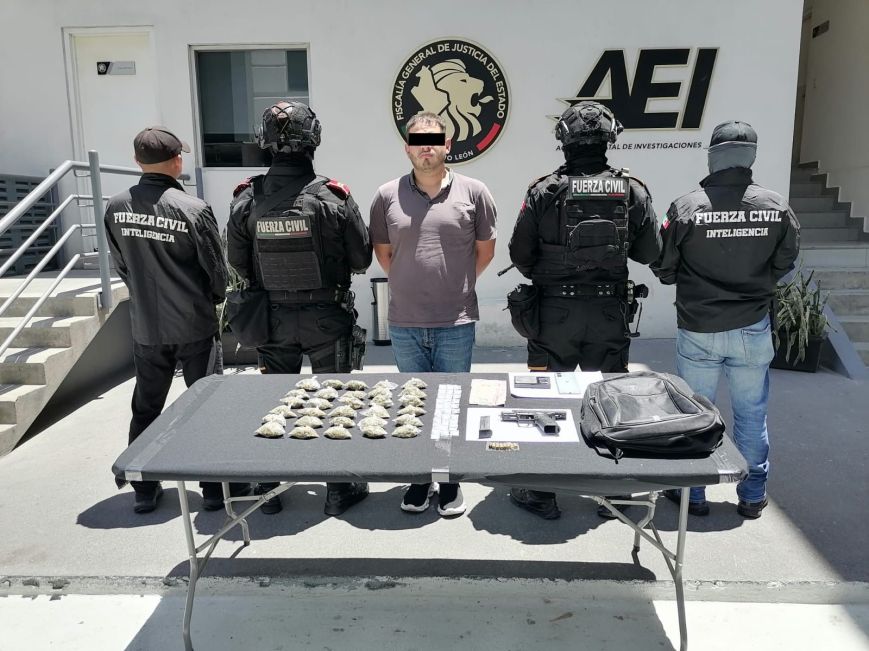 Arrestan a hombre y menor con armas y droga en Monterrey