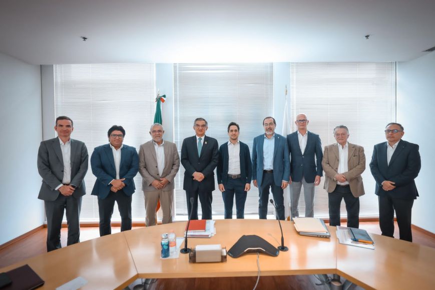Acuerda gobernador de Tamaulipas con Banobras recursos para carreteras, puentes y Puerto del Norte