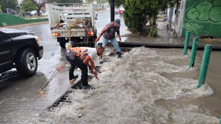 Limpian alcantarillas para prevenir afectaciones por lluvias